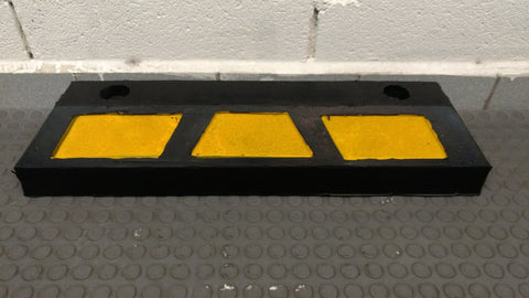 TOPE PARA ESTACIONAMIENTO NEGRO CON AMARILLO 2 PERFORACIONES 560MM X 150MM X 100MM