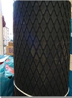 HULE ARMOPAK ACABADO ROMBOS GRANDES EN UNA CARA 1/2" ESPESOR 1.80M ANCHO DUREZA 60 SHORE A +/- 5
